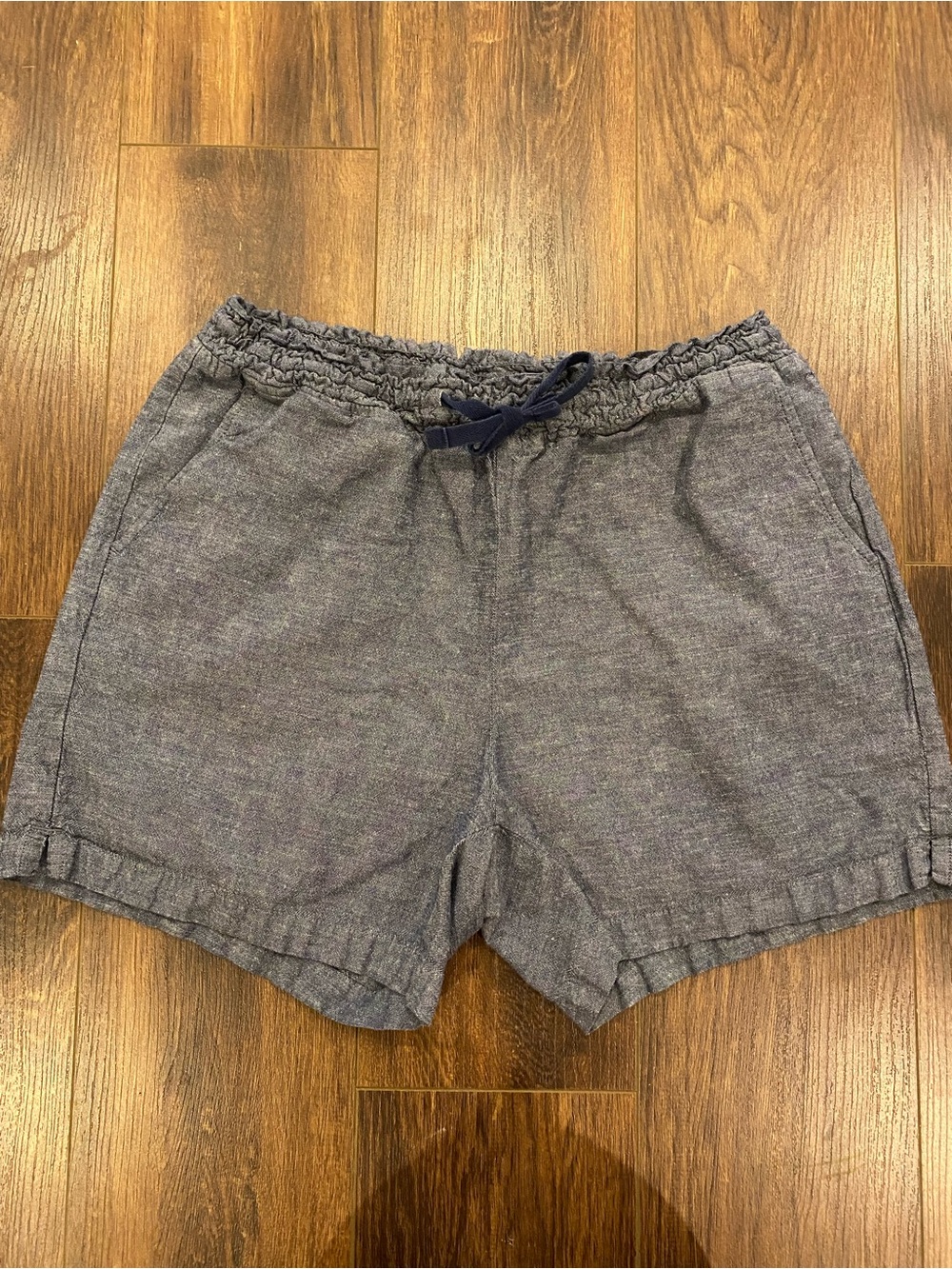 Linen cotton shorts size medium blue chambray